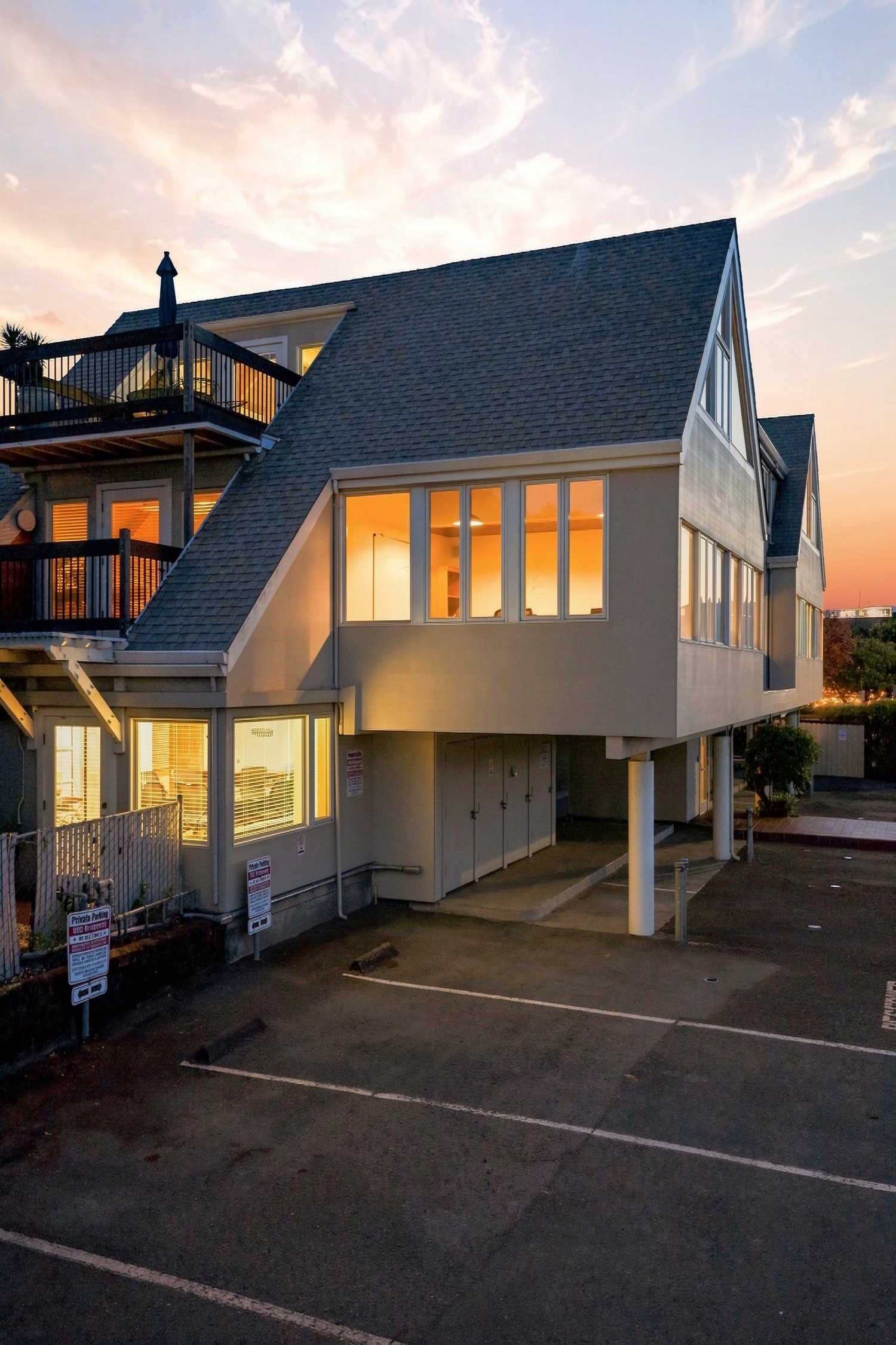 900 Bridgeway